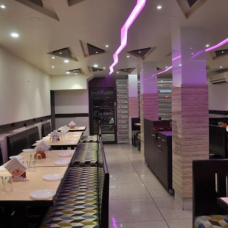 Ashish Restaurant And Guesthouse Surat Luaran gambar