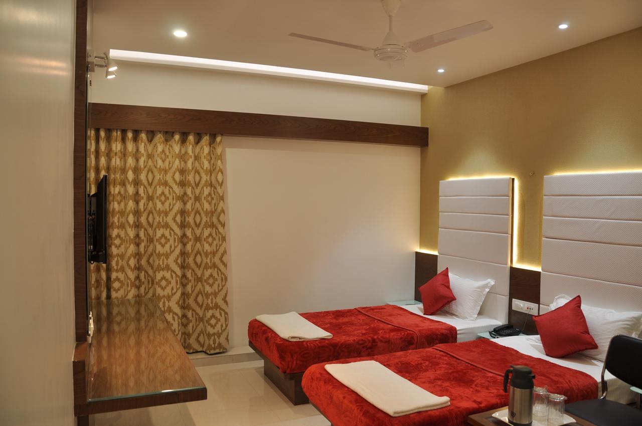 Ashish Restaurant And Guesthouse Surat Luaran gambar